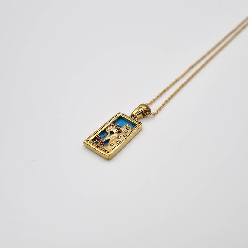 Tarot Anhänger Die Herrscherin in Gold in Farbe